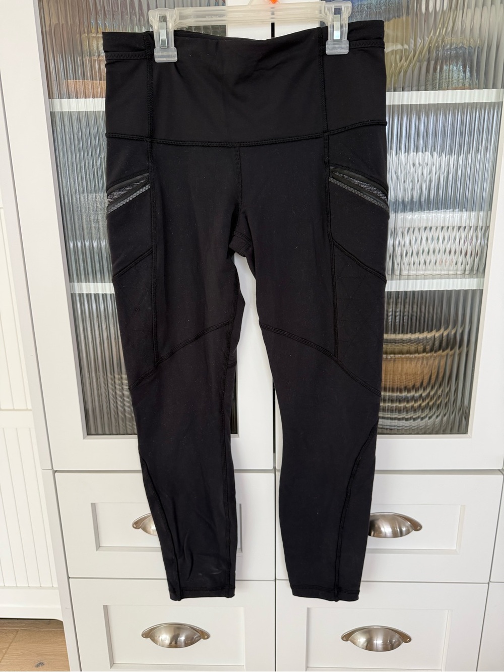 Lululemon High-Waist Black Active Leggings with Side Pockets